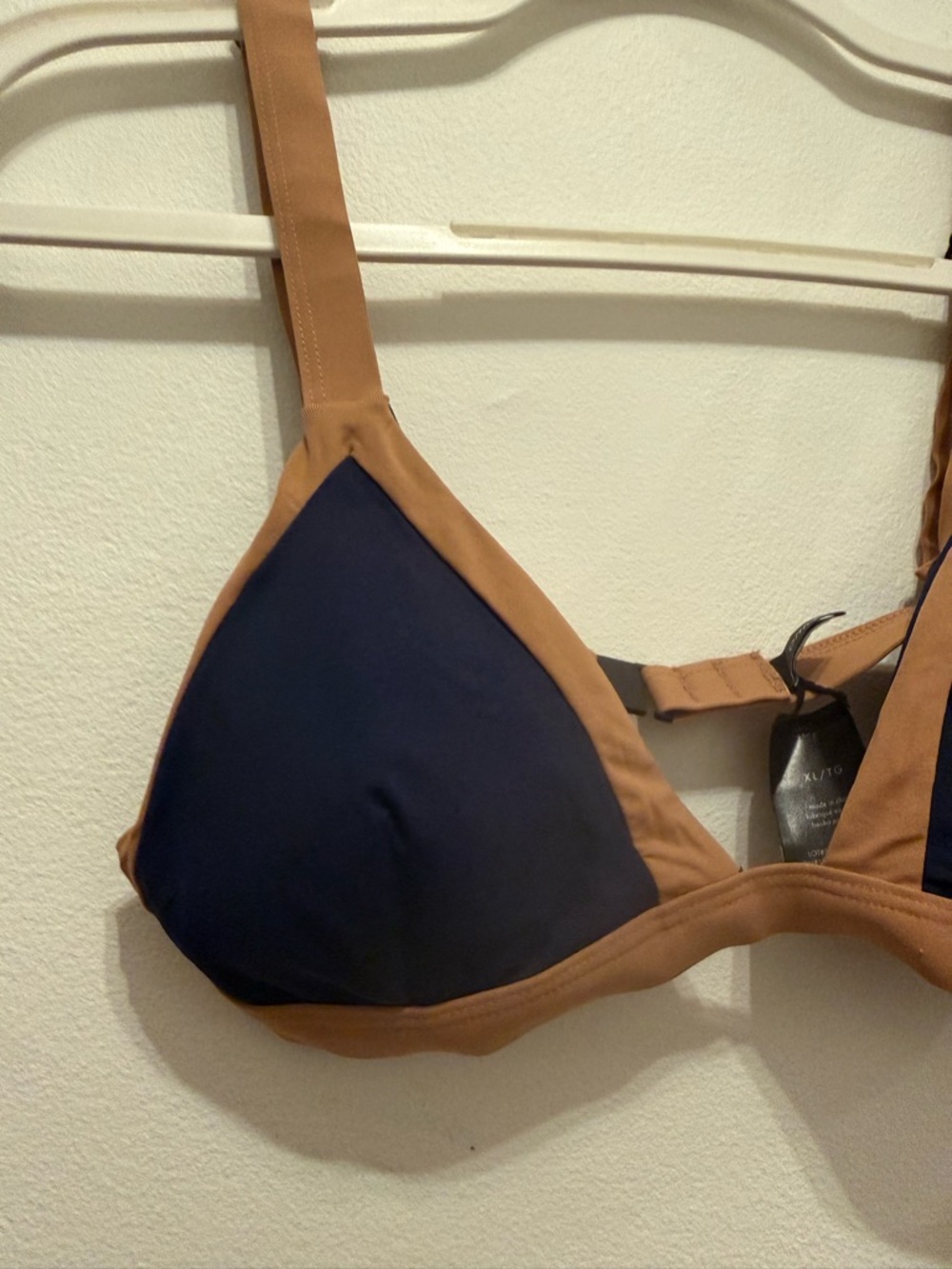Onia $80 NWT Contrast-Trim Bikini Triangle Top in Navy and Tan Swim - Picture 6 of 7